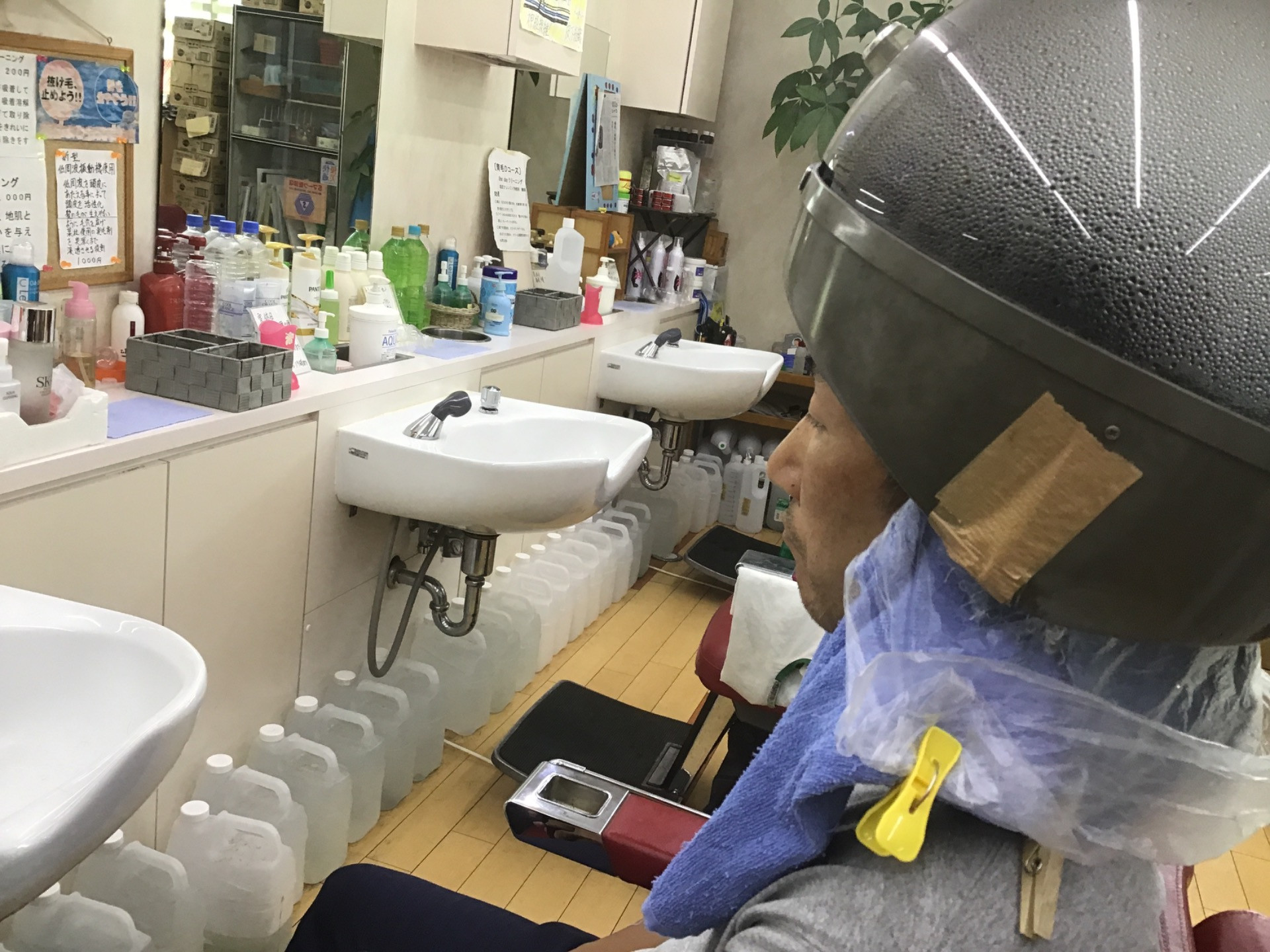 岡山市のヘアサロン育毛がオススメな理容室・さんぱつひろばです！