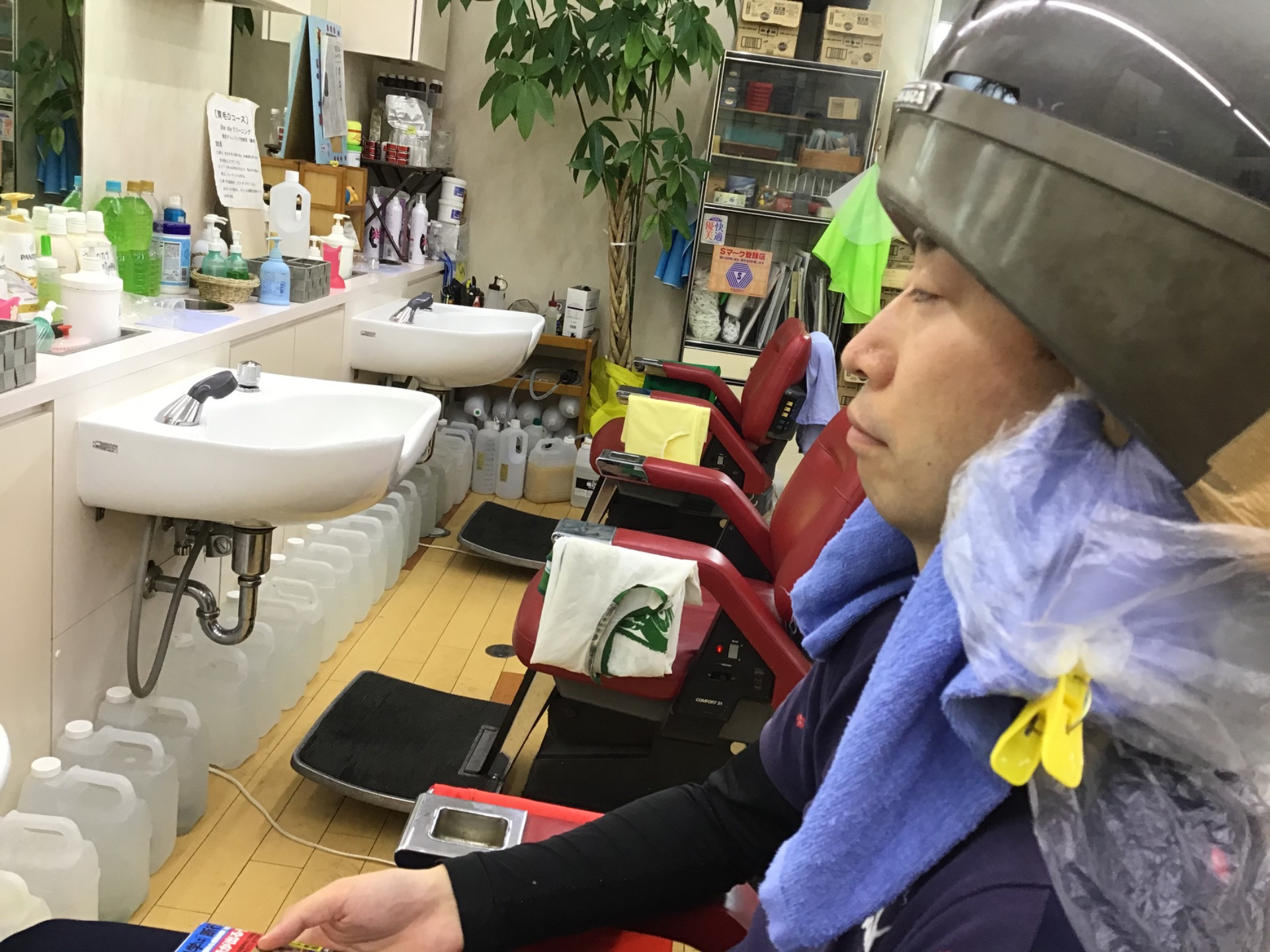 岡山市のヘアサロンシャンプー選びが得意な育毛の理容室・さんぱつひろばです！