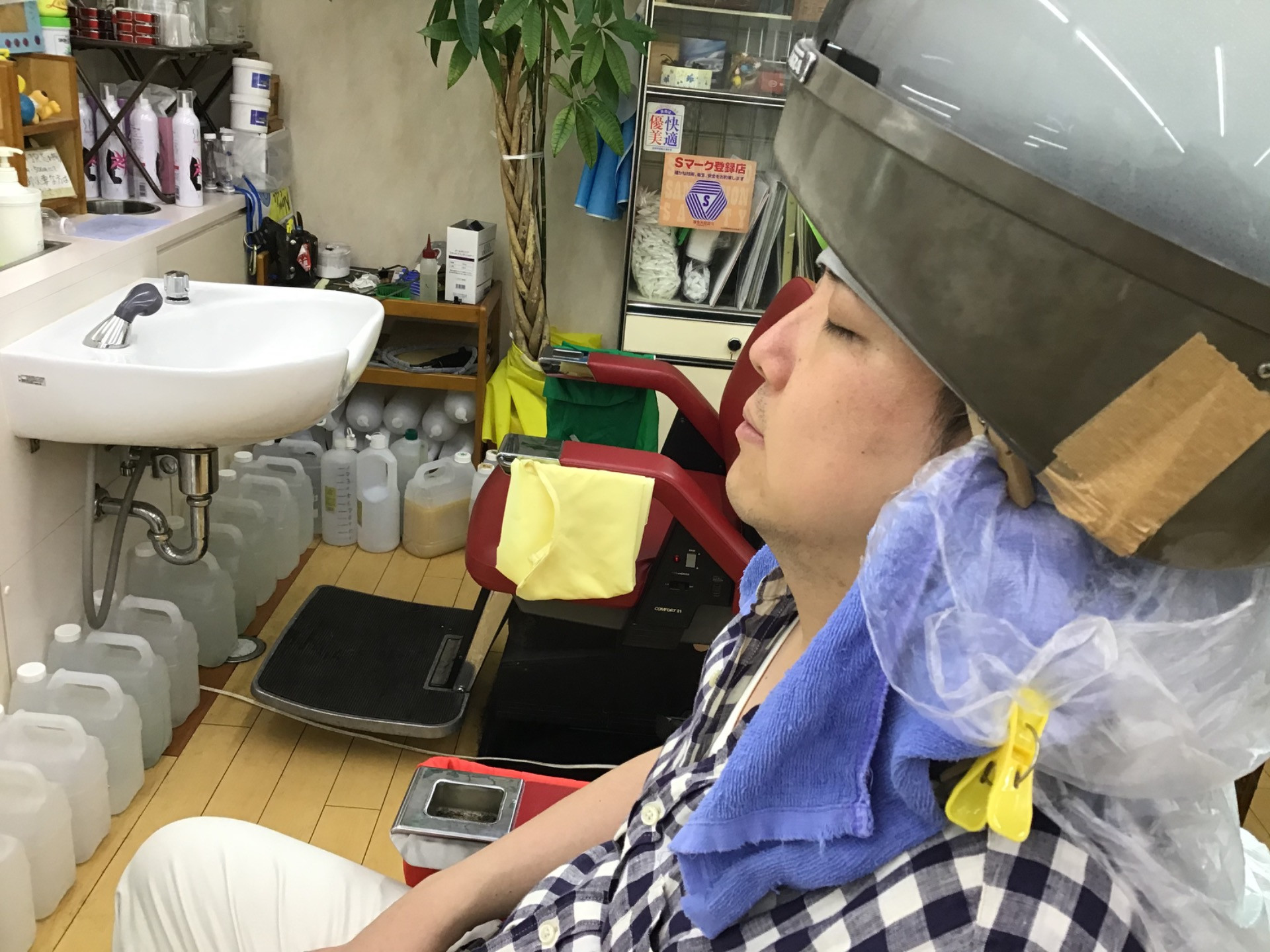 岡山市のヘアサロン育毛剤とシャンプーの特徴に詳しい理容室・さんぱつひろばです！