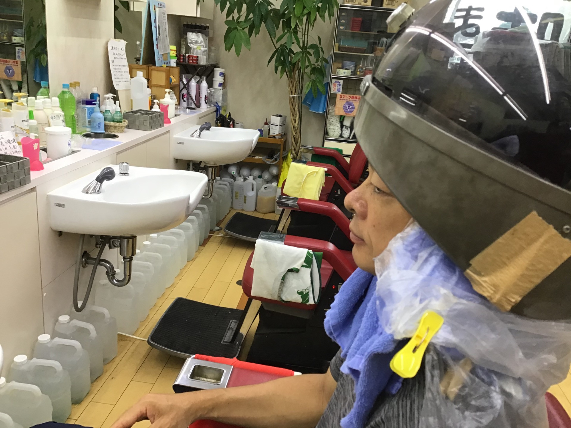岡山市のヘアサロン抜け毛予防の相談を受けている美容室・さんぱつひろばです！