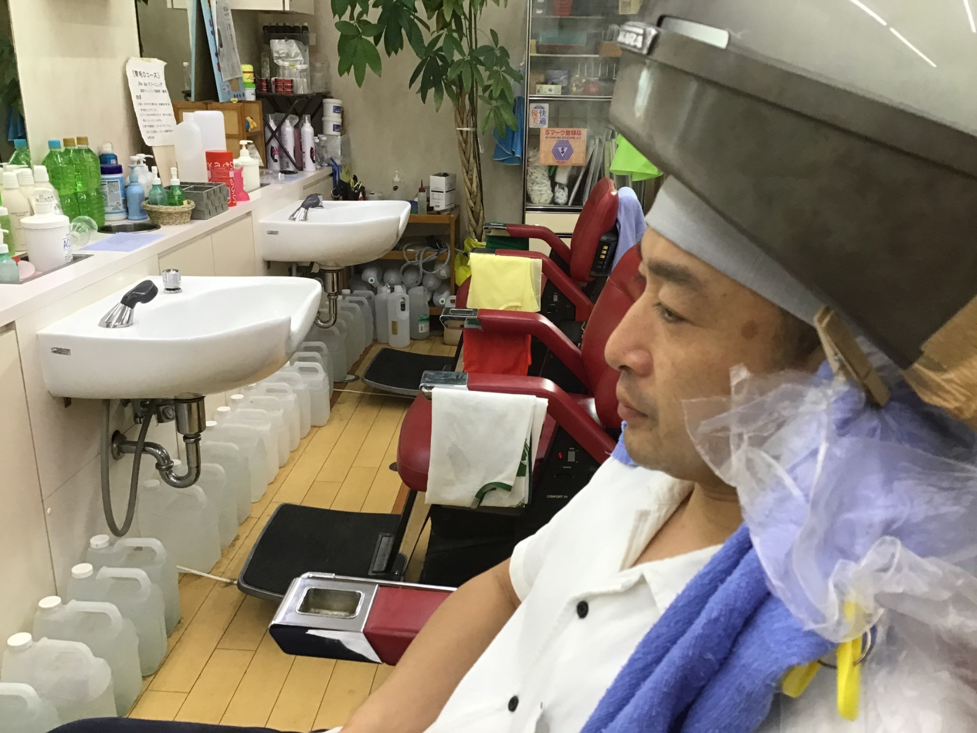 岡山市のヘアサロン抜け毛の悩み相談を受けている理容室・さんぱつひろばです！