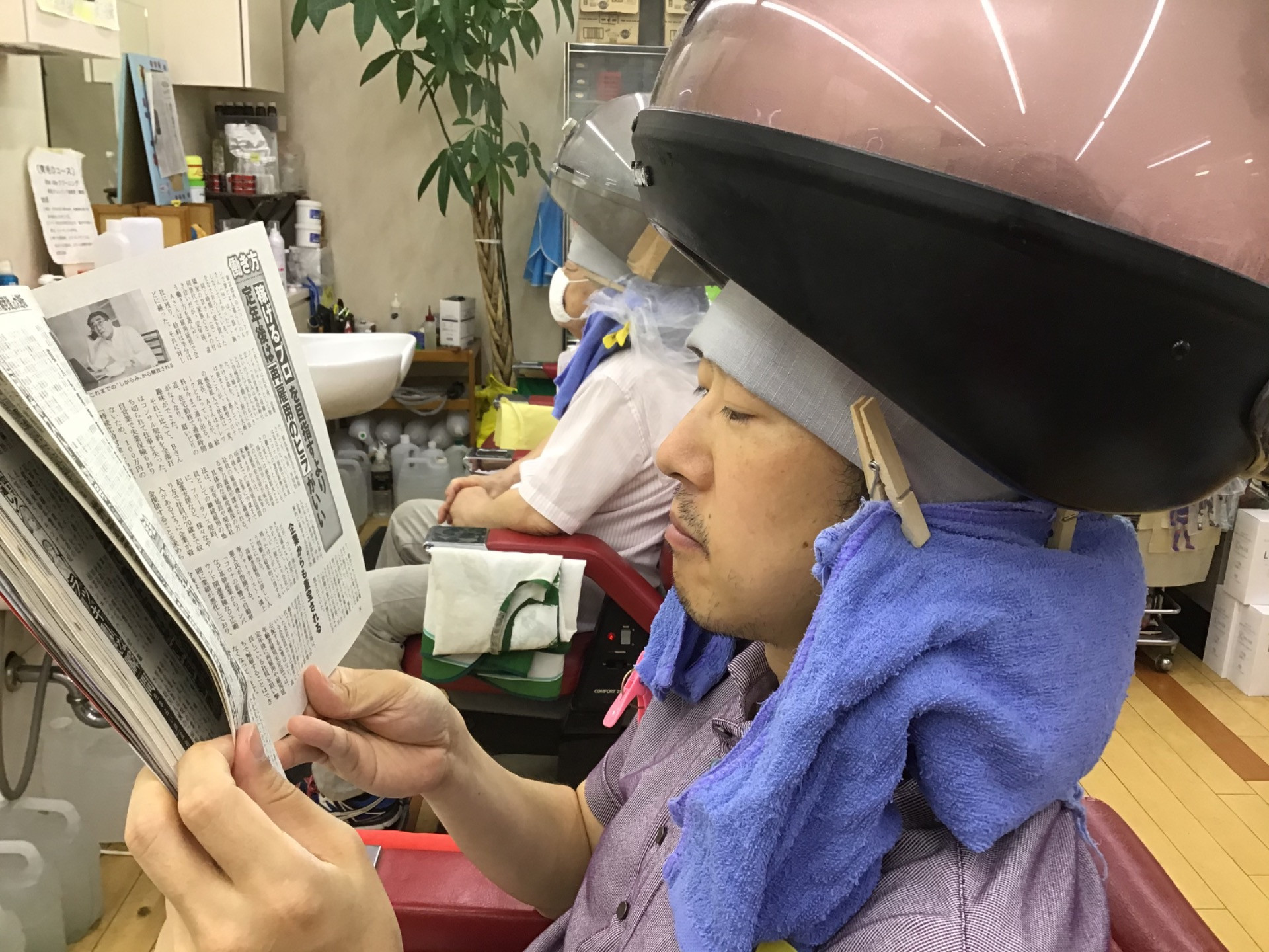 岡山市のヘアサロン抜け毛予防の相談を受けている理容室・さんぱつひろばです！