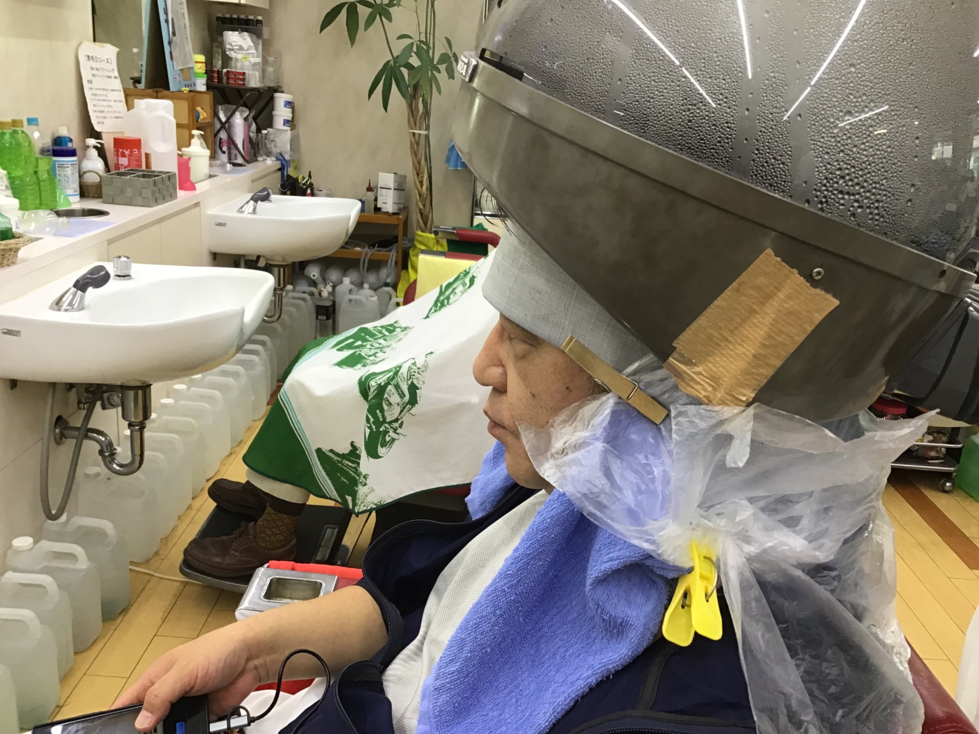 岡山市のヘアサロンシャンプーの選び方の相談を受けている美容室・さんぱつひろばです！