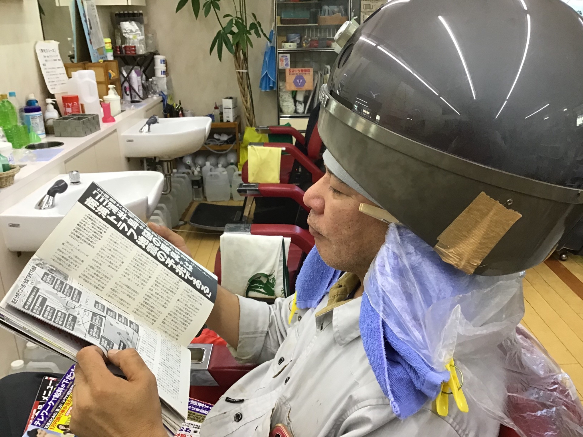 岡山市のヘアサロン抜け毛予防の相談を受けている床屋・さんぱつひろばです！