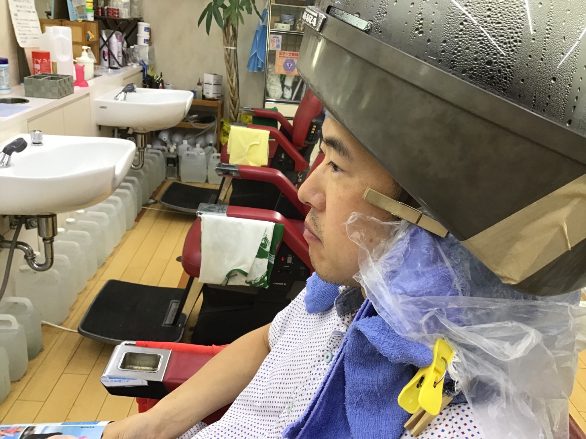 岡山市のヘアサロン抜け毛予防の相談を受けている理容室・さんぱつひろばです！